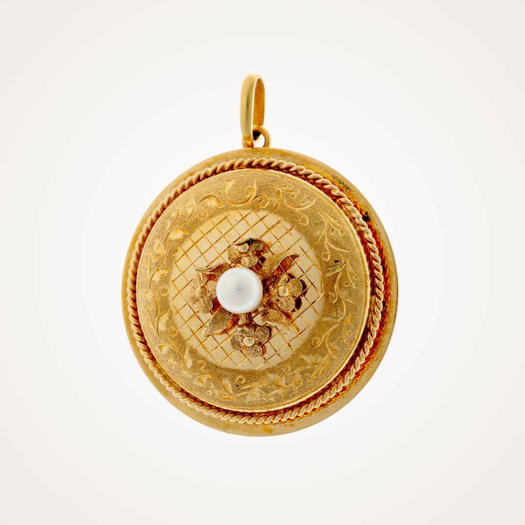 Vintage and antique pendants.