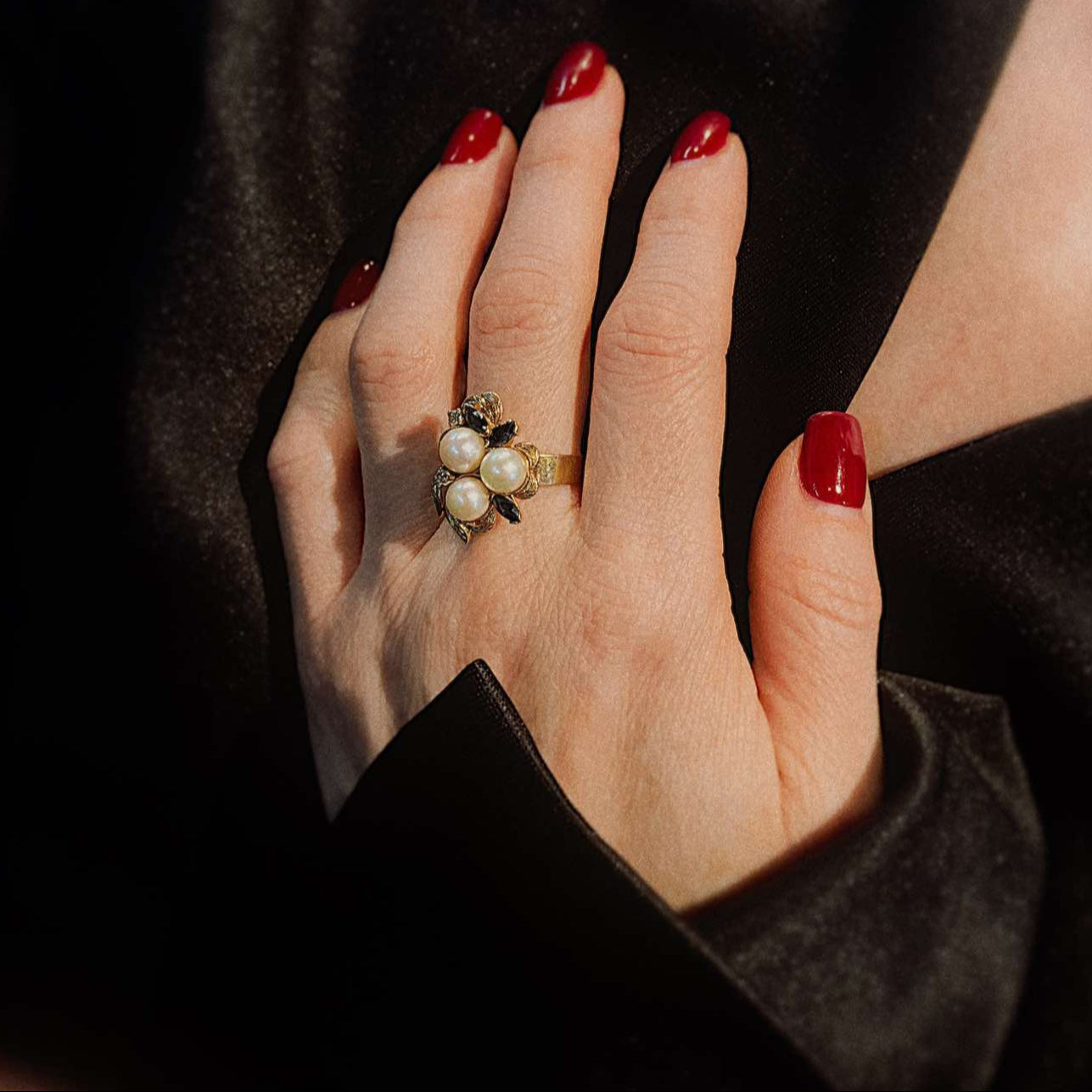 Model wearing retro 9K gold cocktail ring with cultured pearls.