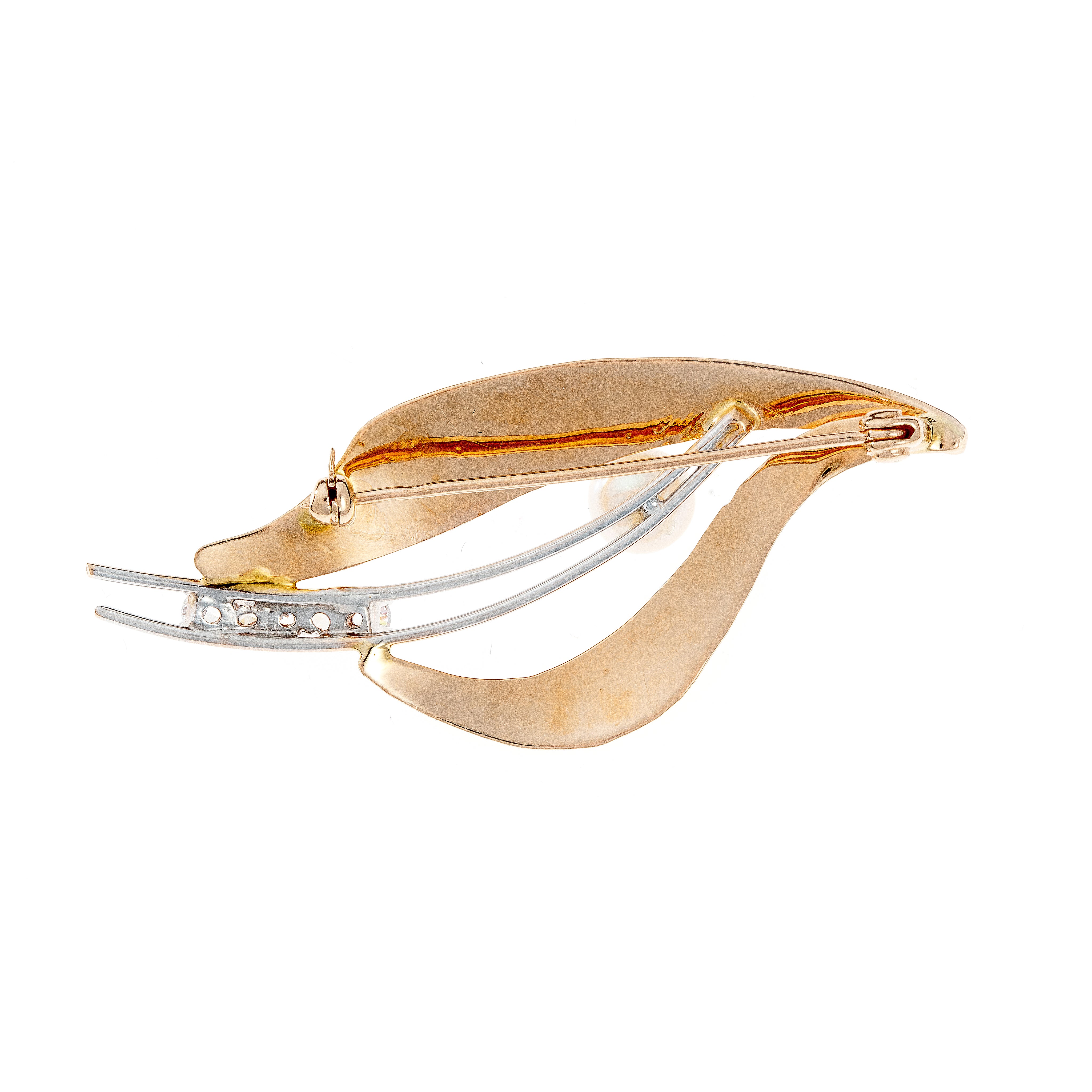 Back view of 1970s French gold brooch, showing the pin mechanism and structural goldwork.