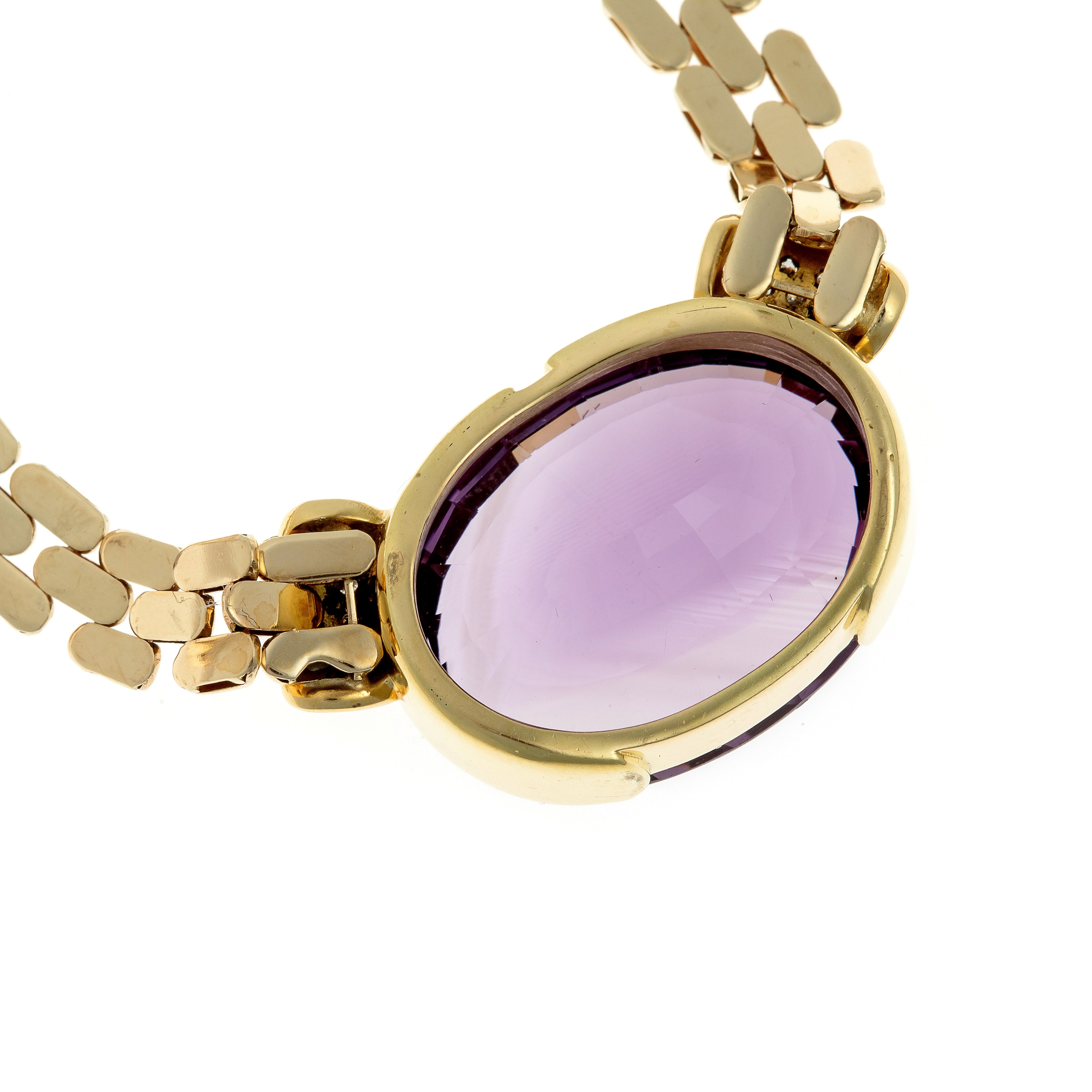 Back of the necklace, displaying the smooth goldwork and well-structured setting of the gemstones.