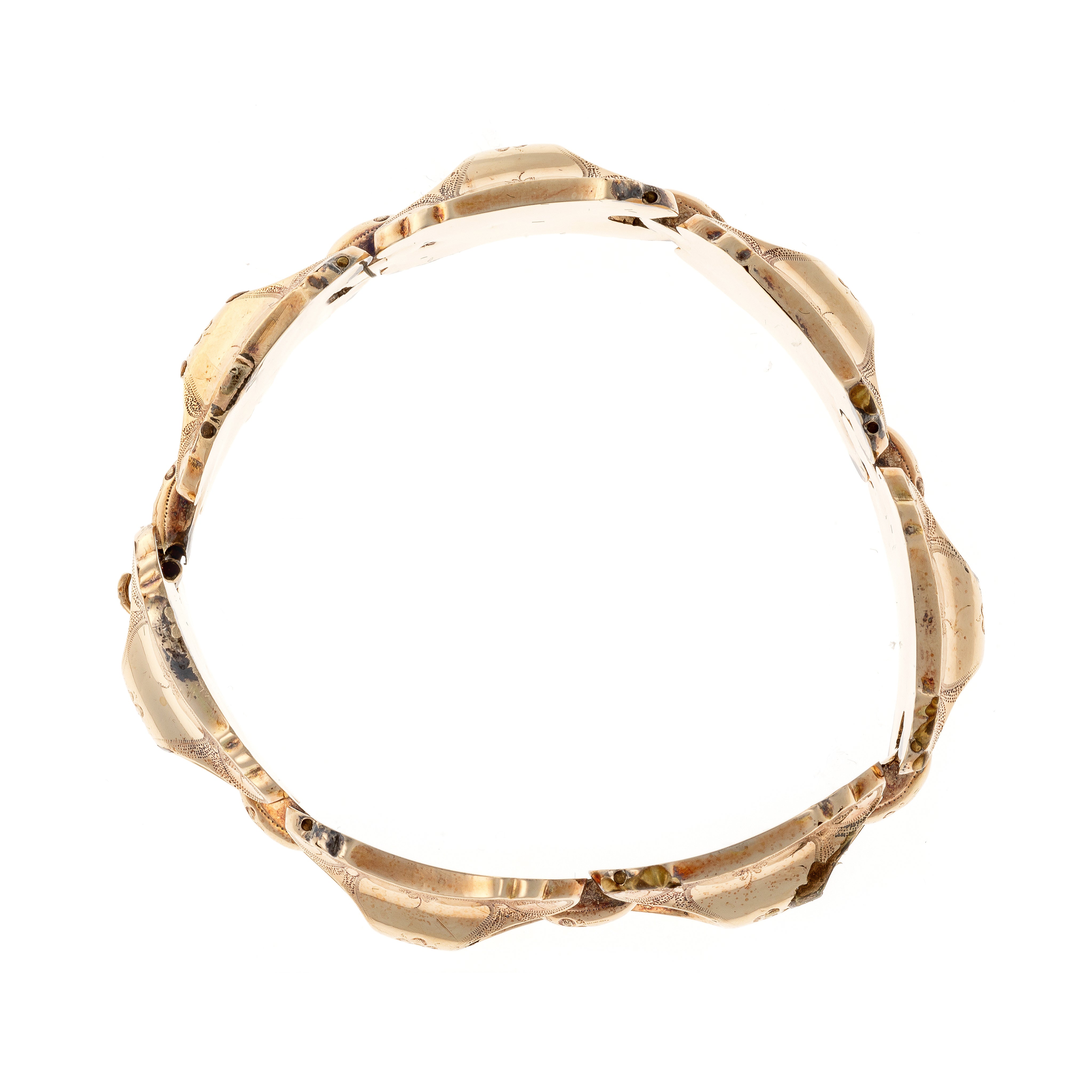 Profile of the antique Victorian gold engraved panel link bracelet.