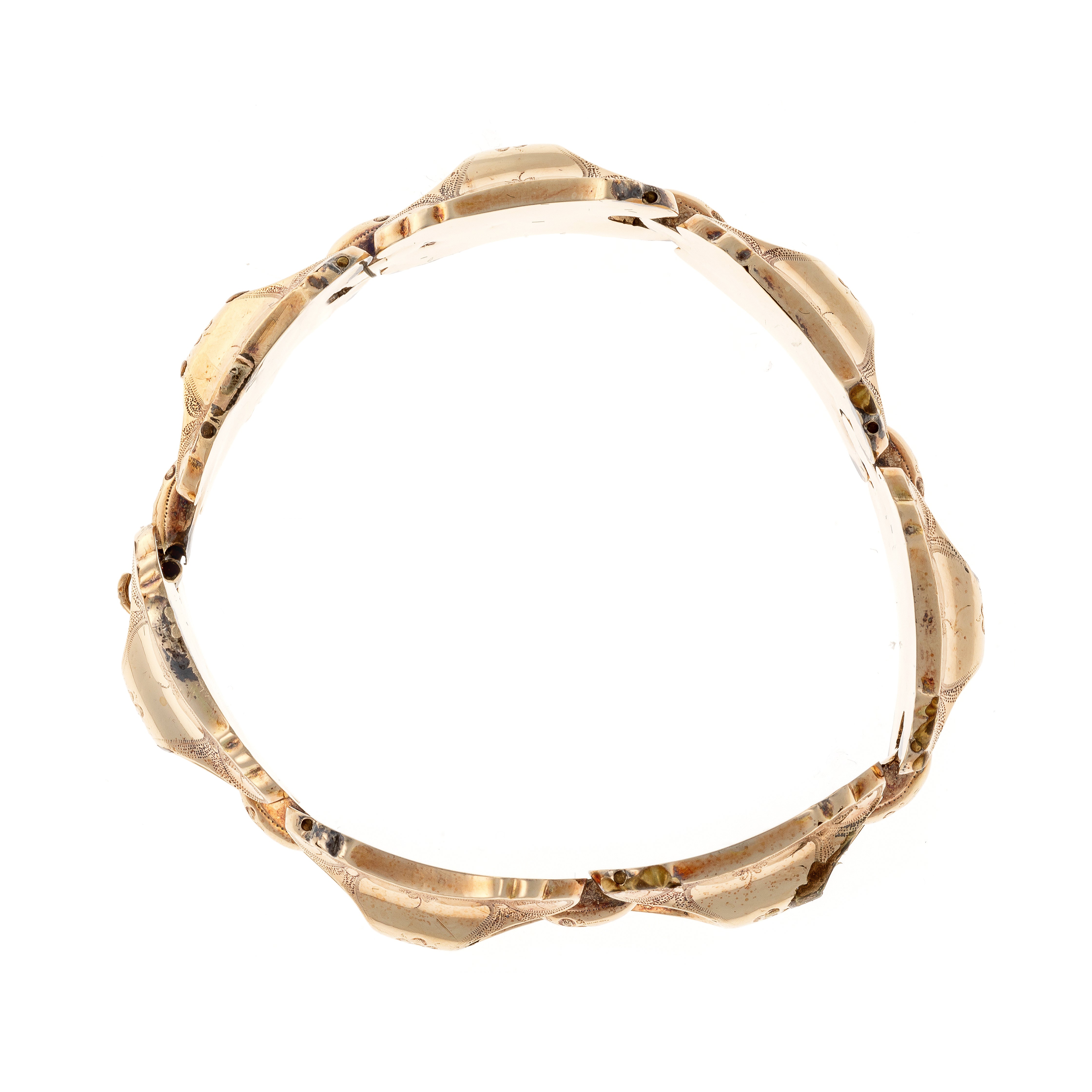 Profile of the antique Victorian gold engraved panel link bracelet.