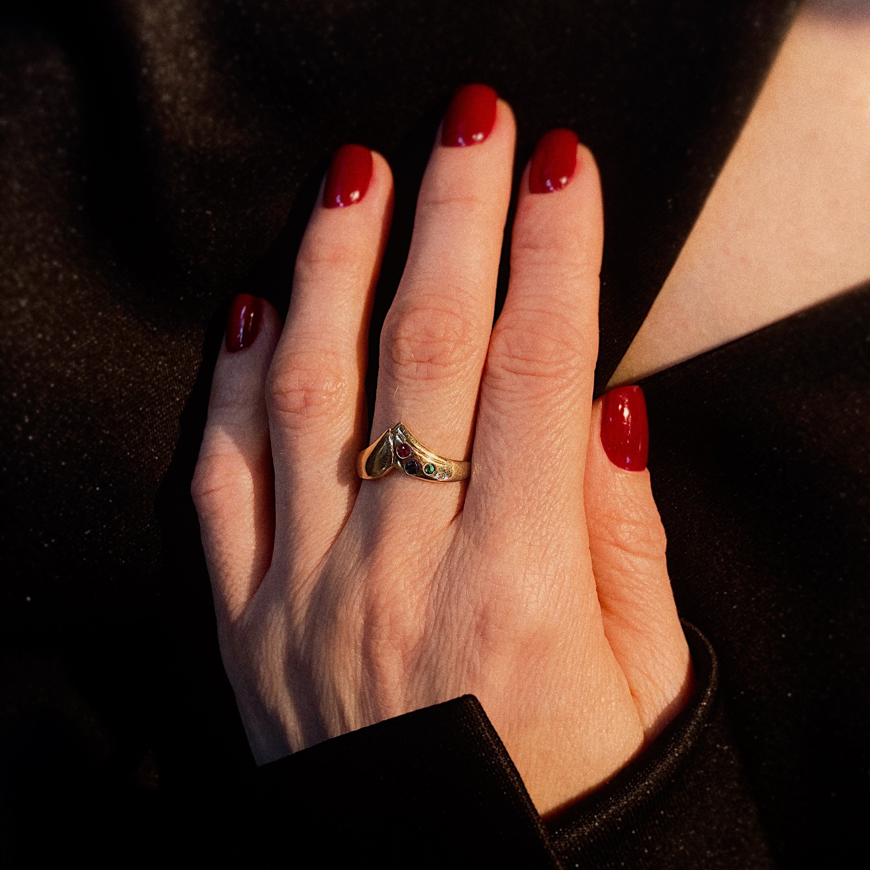 Model wearing the avant-garde modernist vintage gold ring with diamond, emerald, ruby and sapphire.