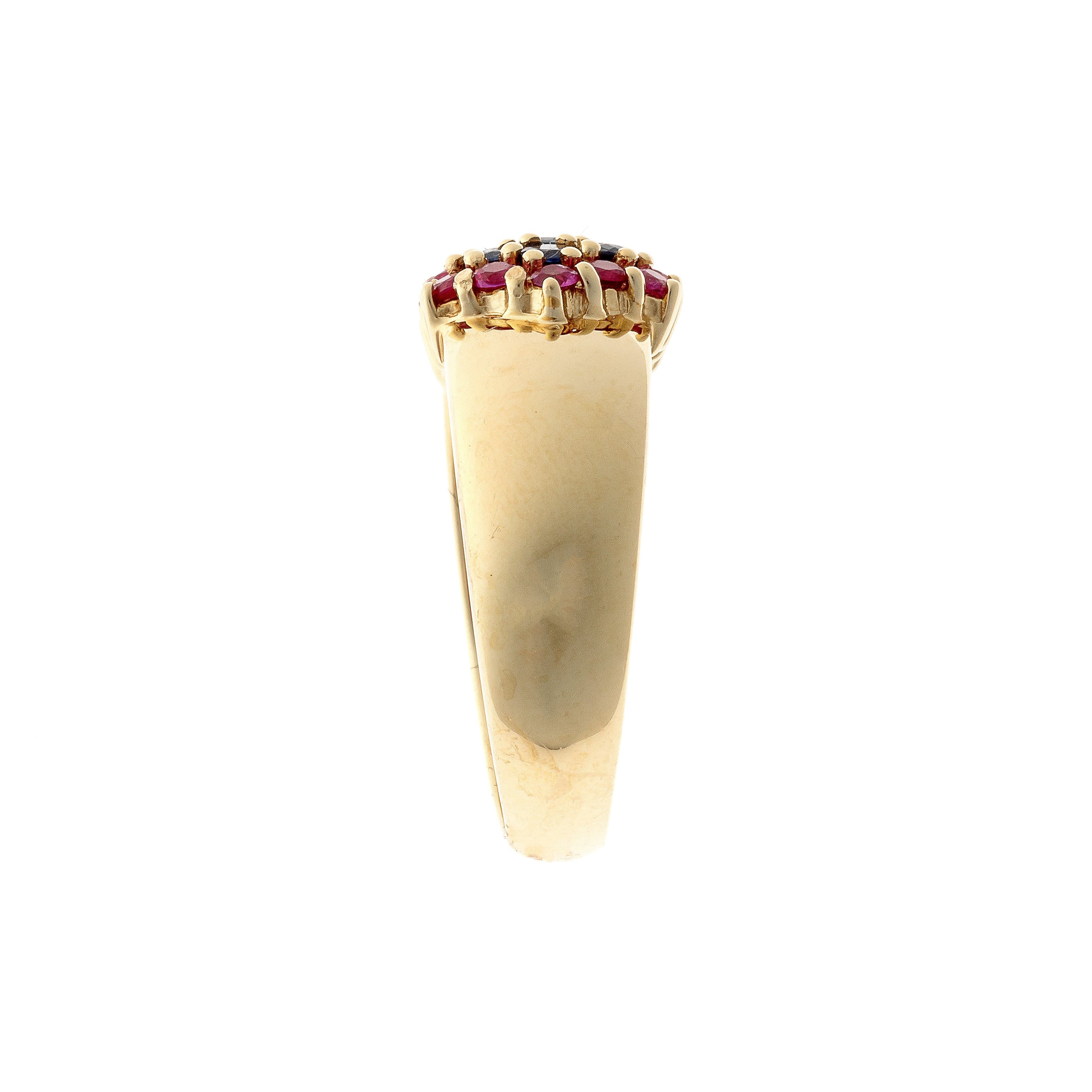 Shank and gemstone setting of the contemporary sapphire and ruby cluster ring.