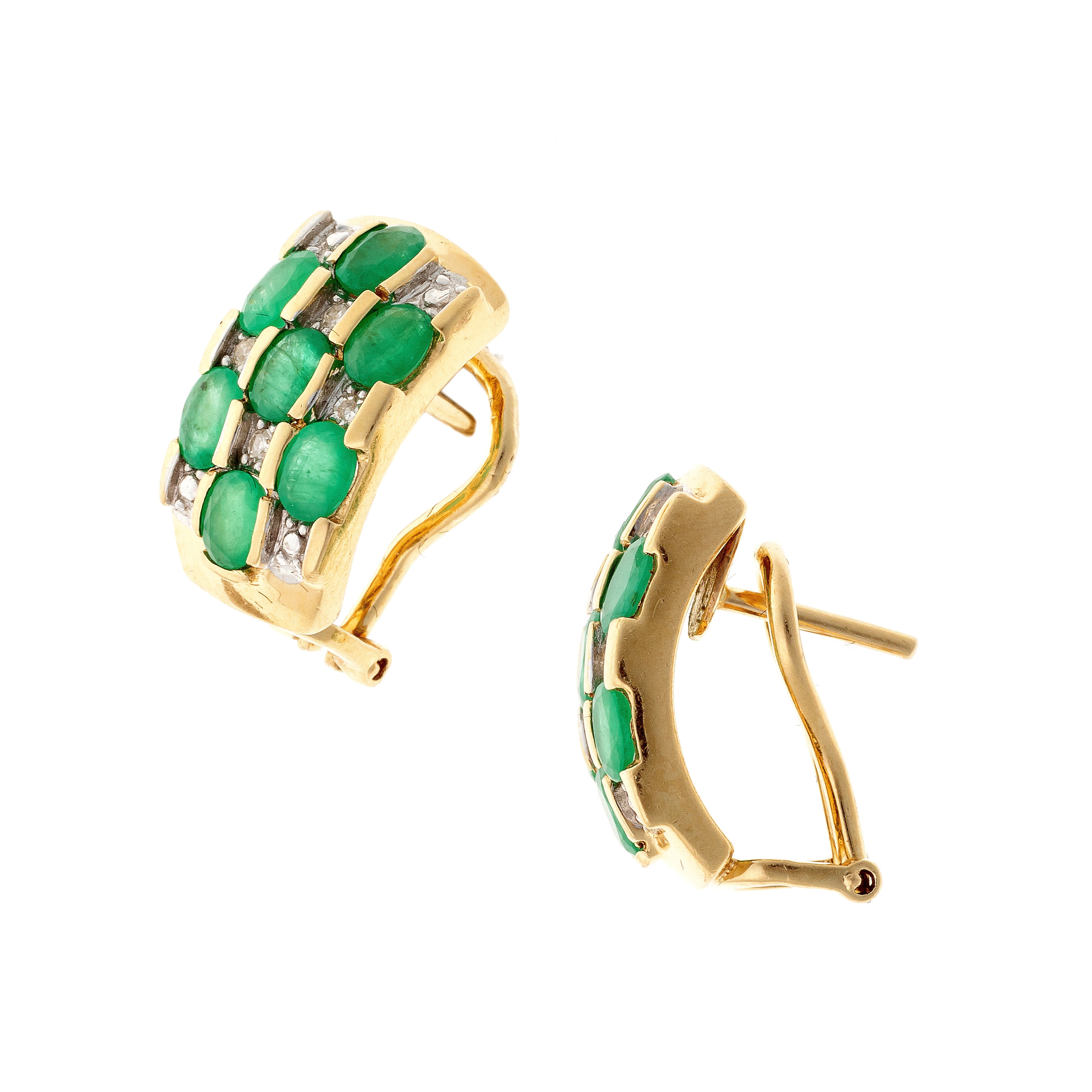 Side of the contemporary vintage gold emerald and diamond panel earrings.