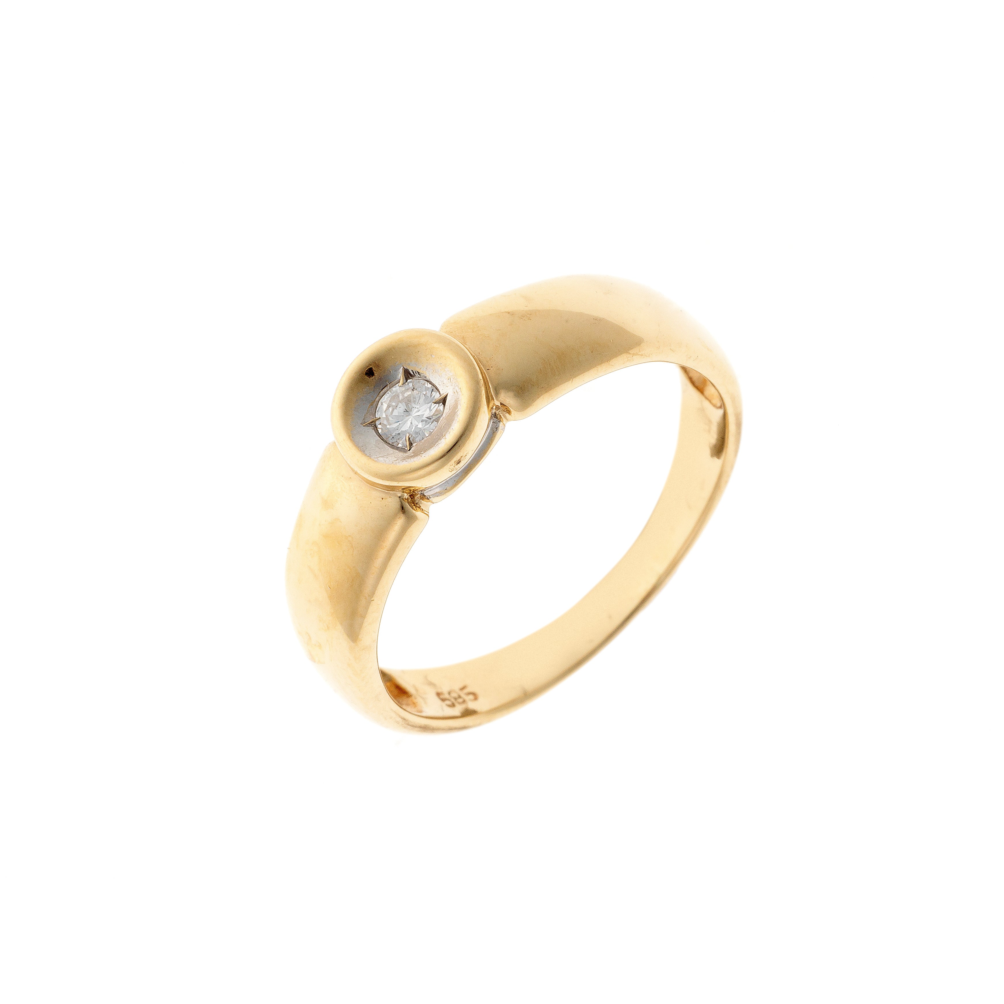 Contemporary vintage two-tone gold diamond solitaire ring.