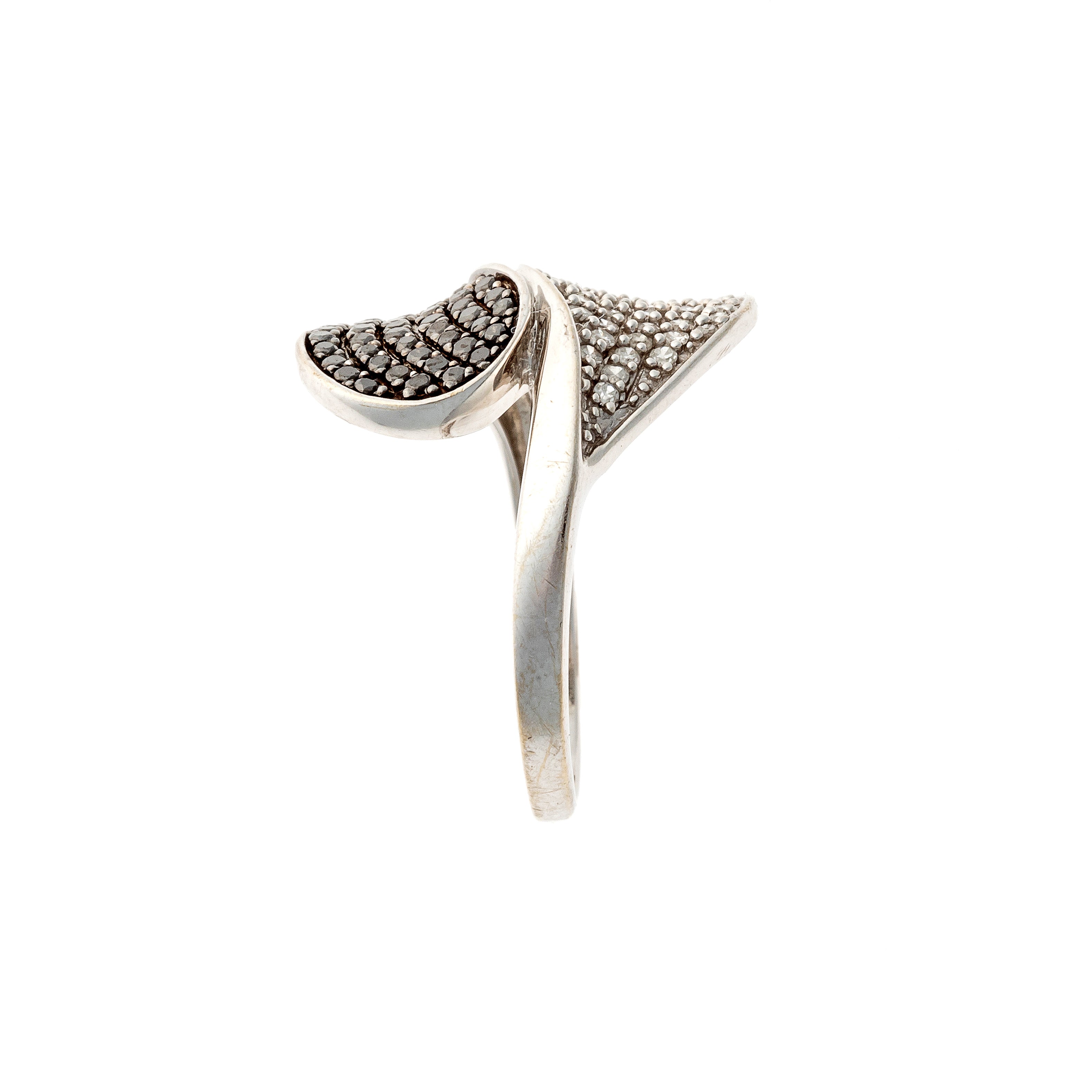Side of the contemporary white gold yin yang diamond ring.