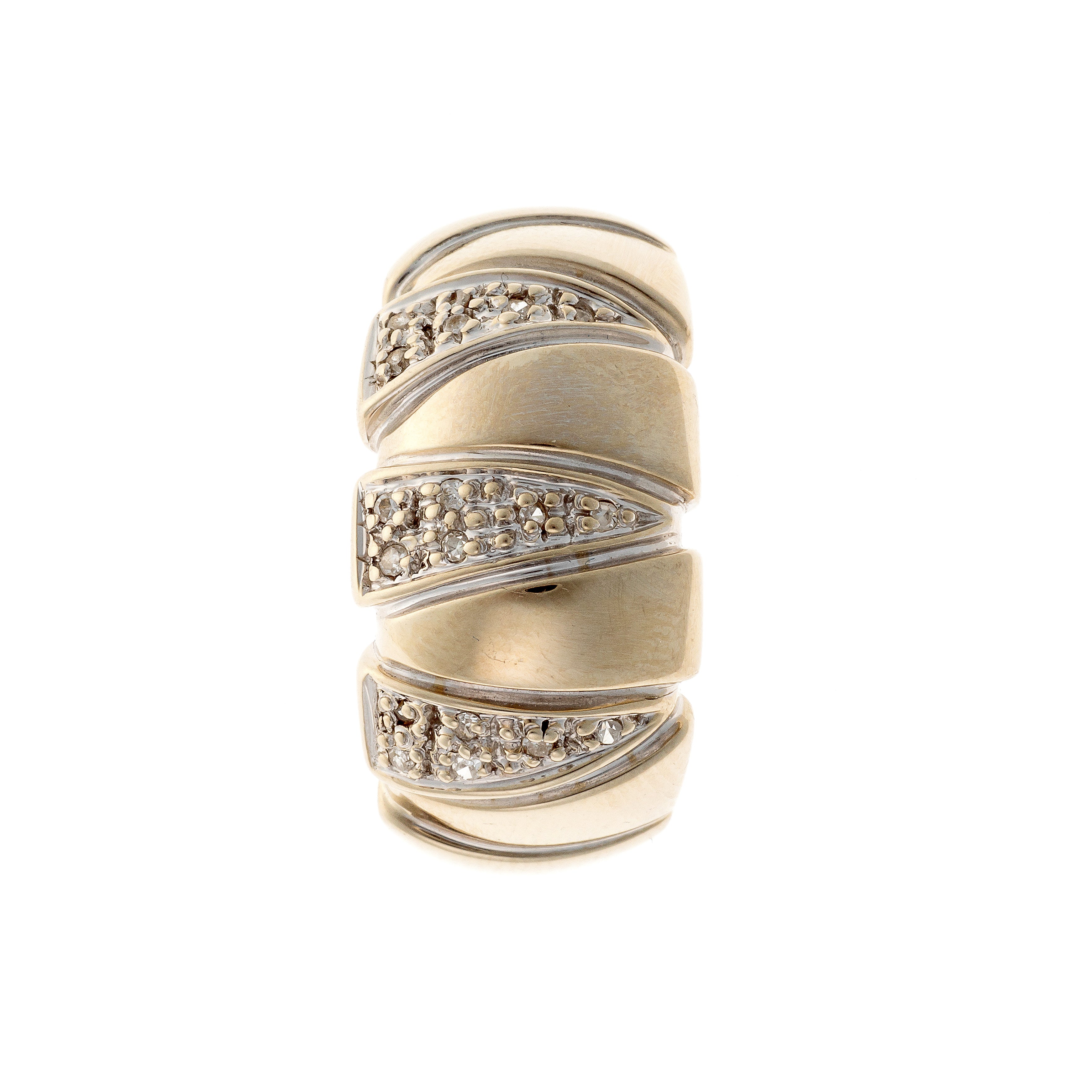 Top of the contemporary vintage white gold ribbed dome diamond band ring.