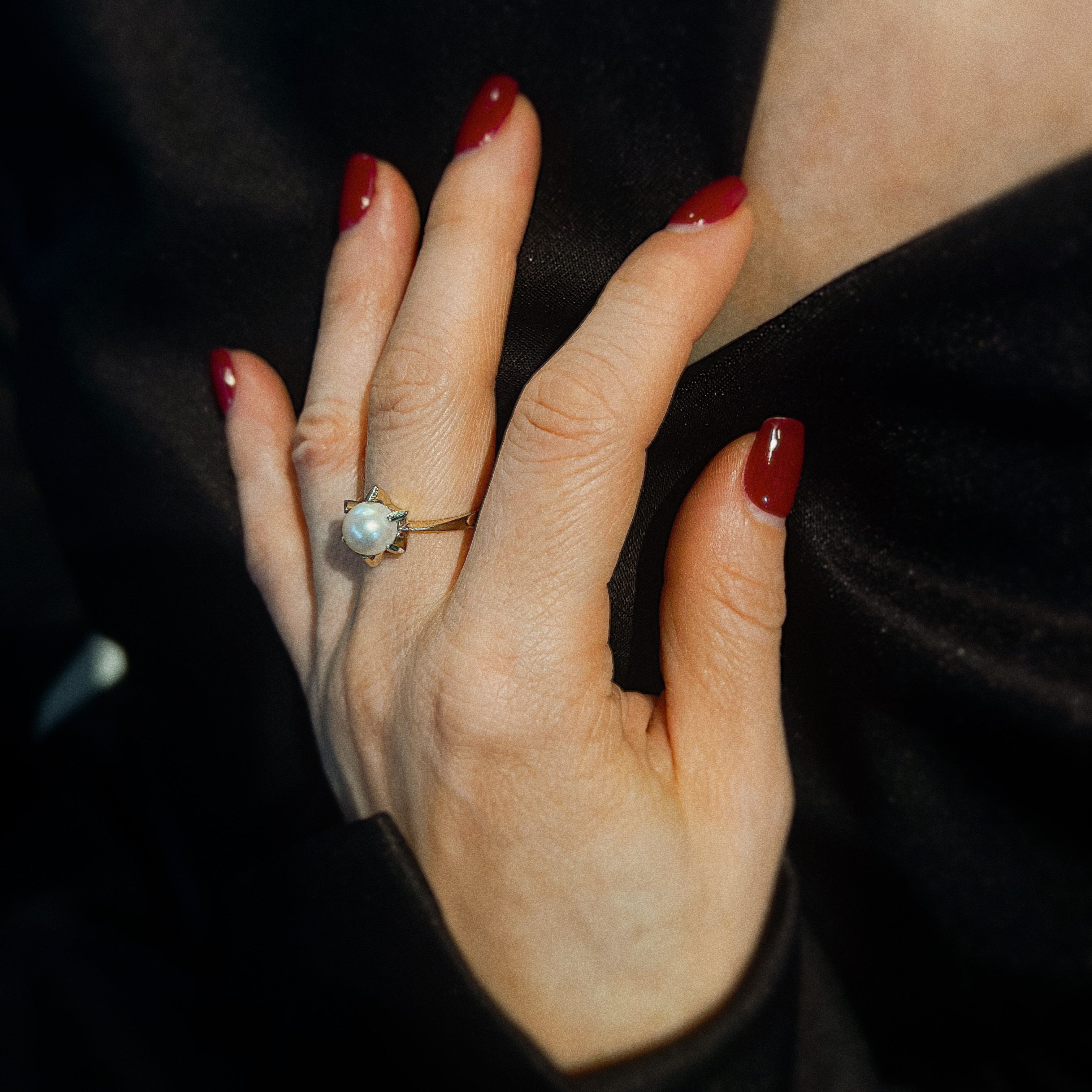 Model wearing the estate white gold pearl solitaire ring.