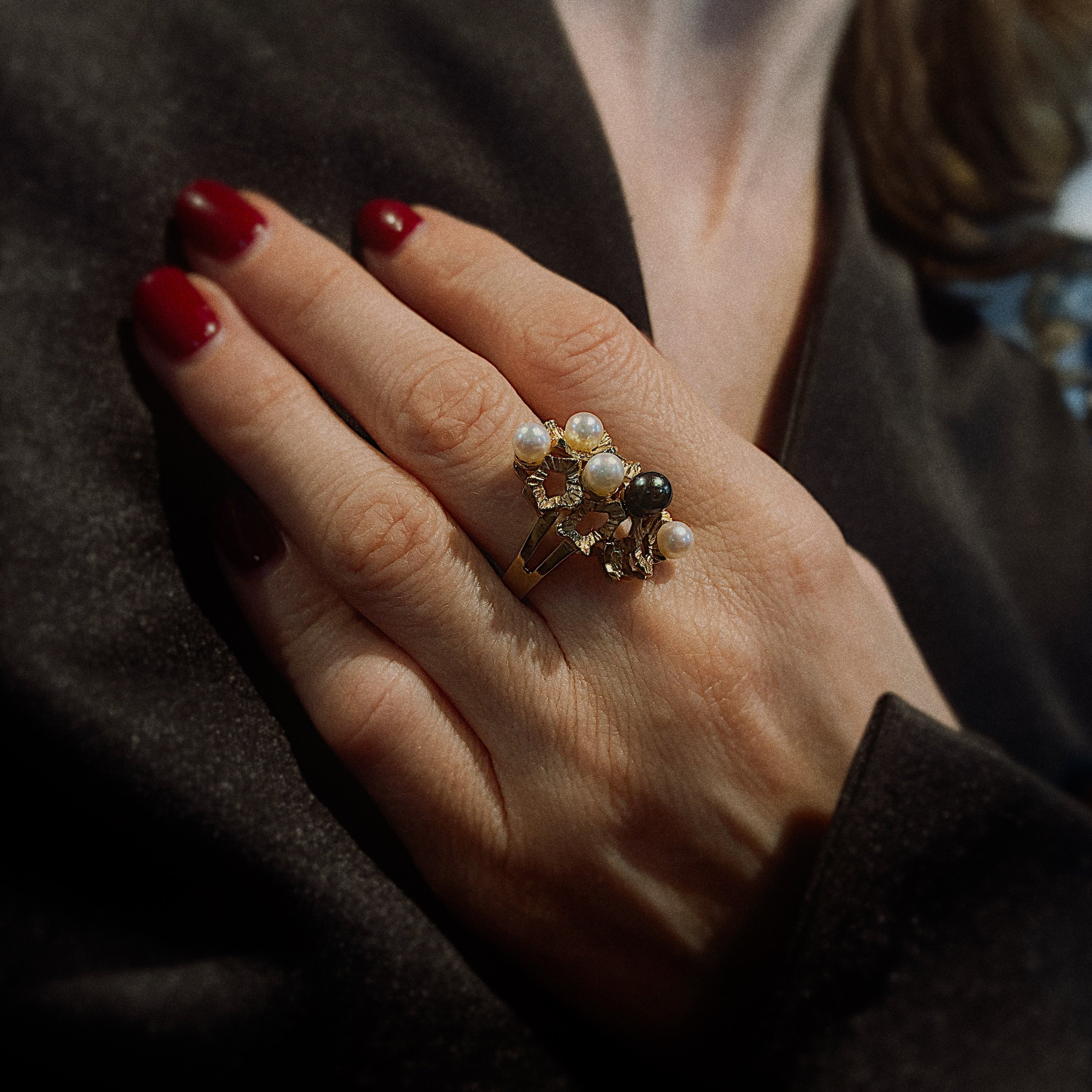 Model wearing the 1970s gold cocktail ring with cultured pearls.