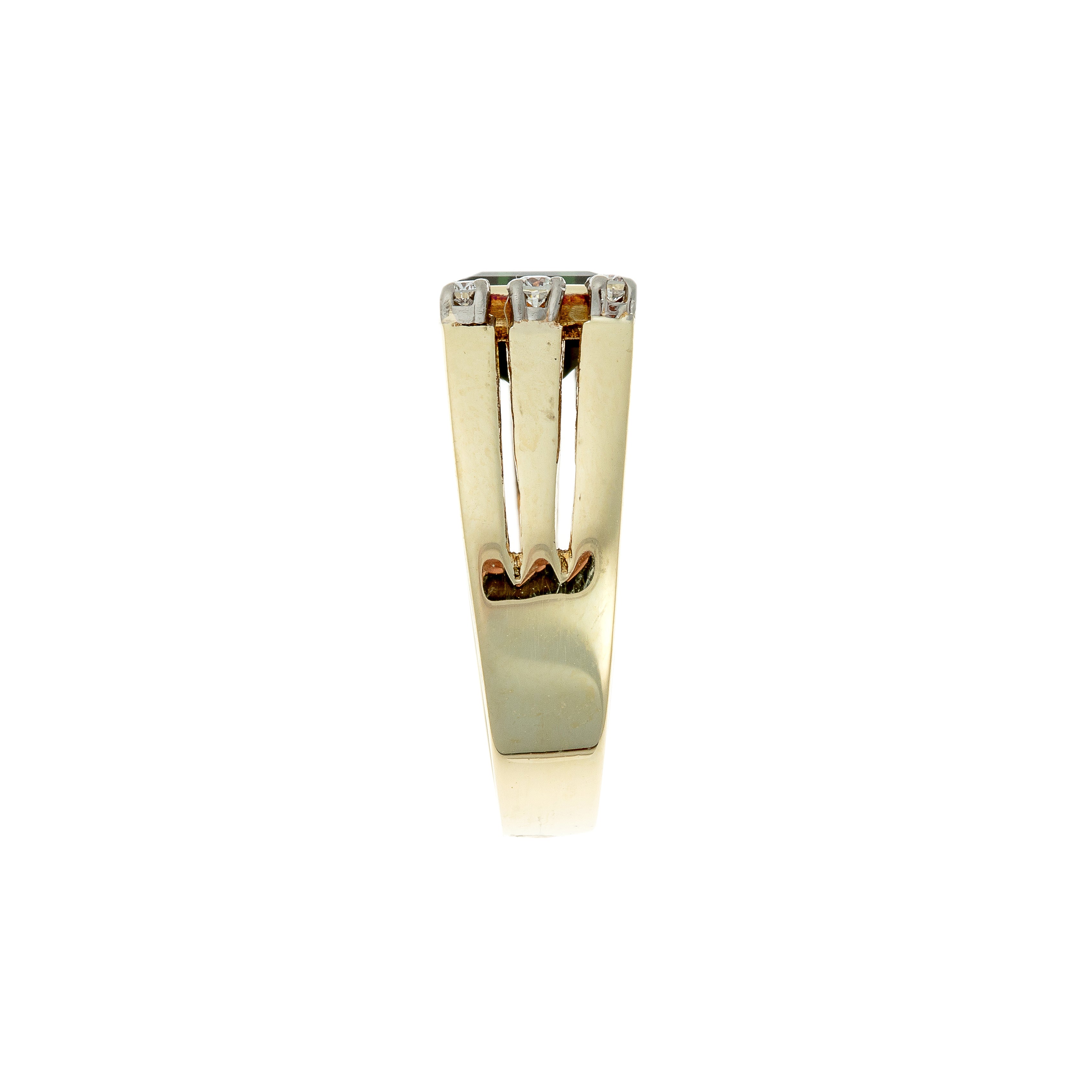 Side view showing the ring’s wide shank and sturdy mid-century construction in 14k gold.