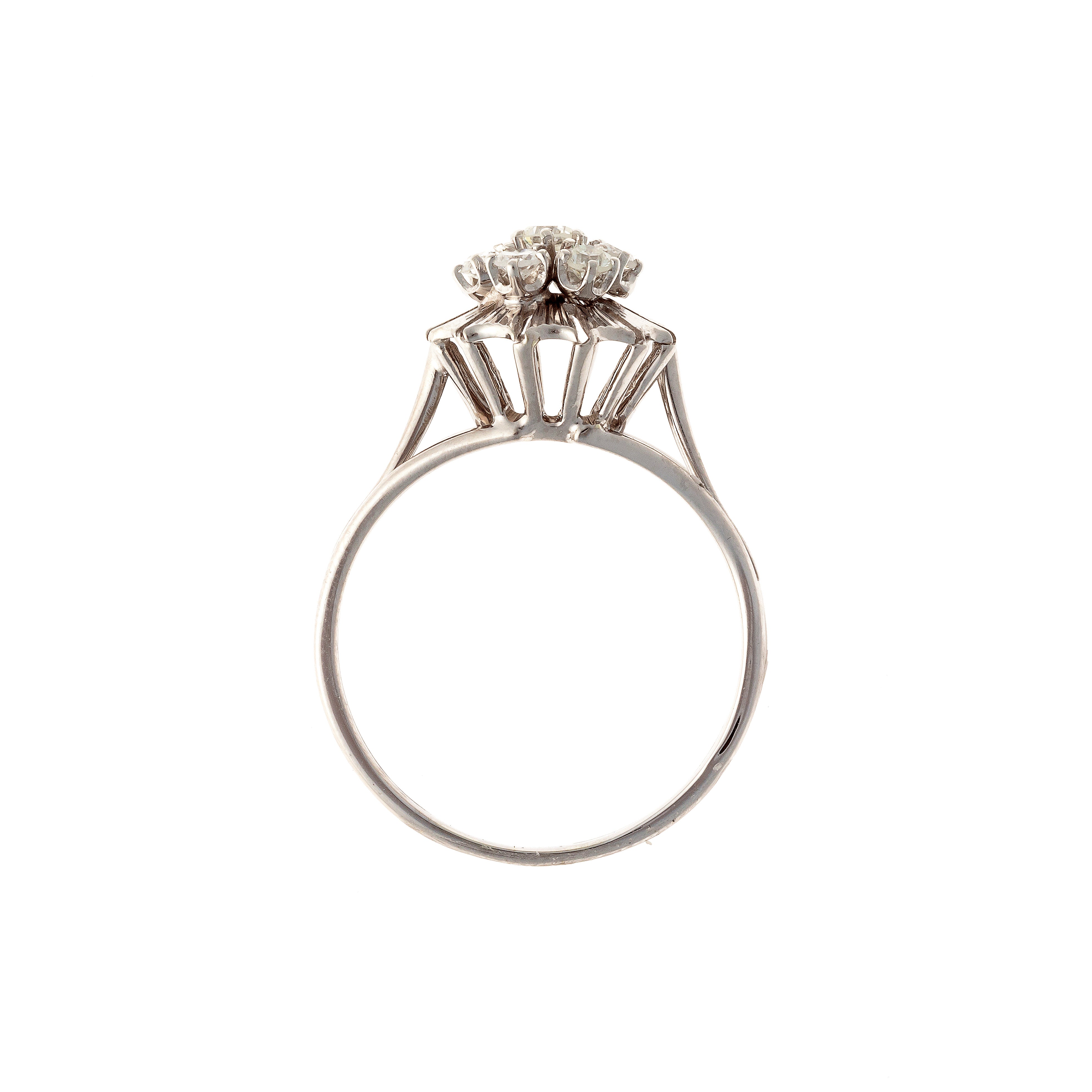 Profil des Mid-Century Ballerina-Cluster-Rings aus Weißgold mit Diamanten.