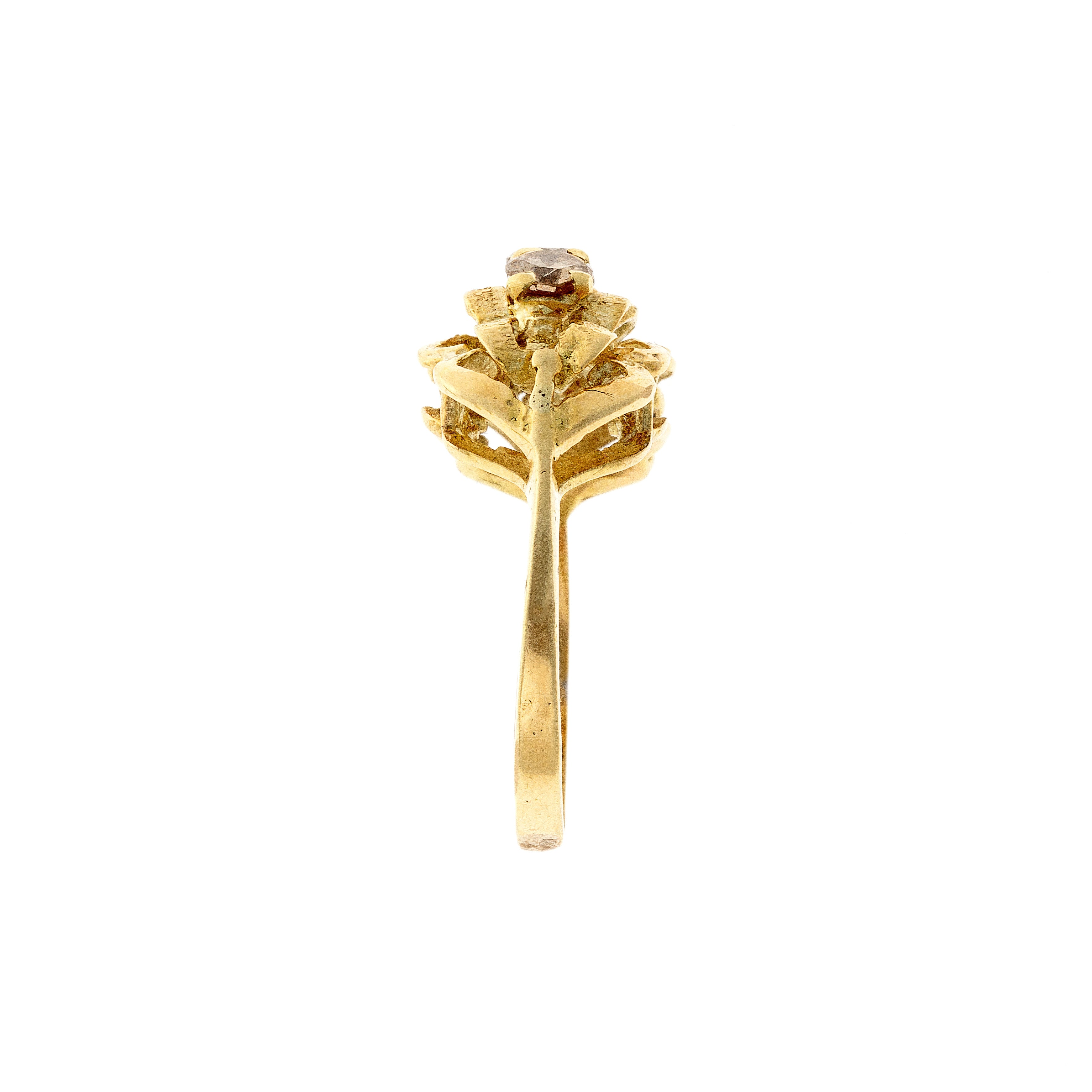 Side of the Mid-Century modernist gold sculptural diamond trilogy ring.