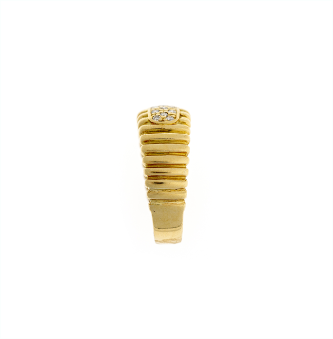Retro-inspired gold ribbed band ring with dazzling diamond accents, a sculptural statement piece.