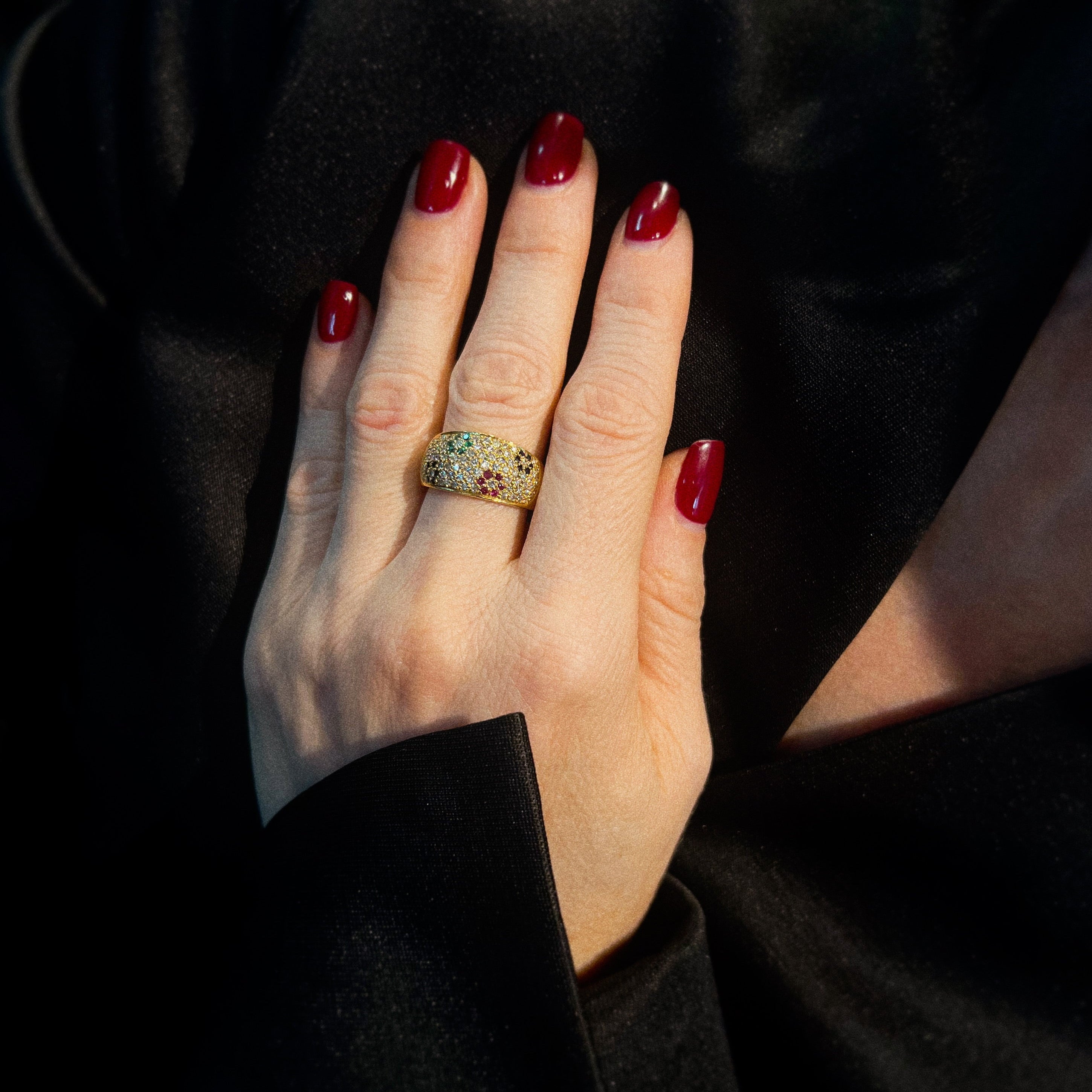 Model wearing the vintage gold multi-gem floral cluster cocktail ring.