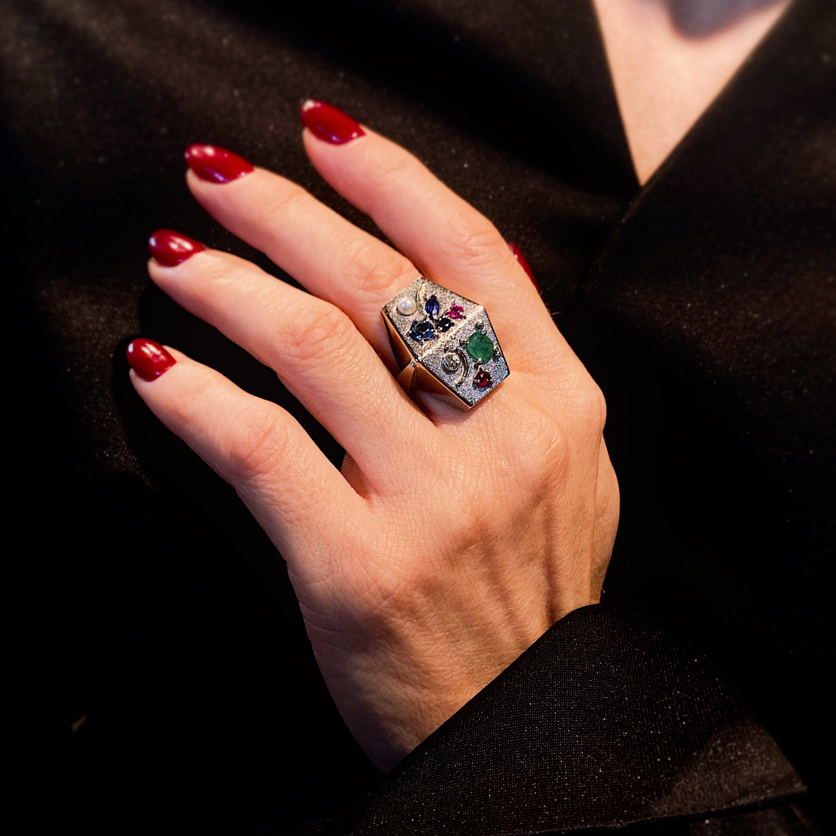 Woman wearing the vintage Mid-Century modernist white gold multi-gem cocktail ring.