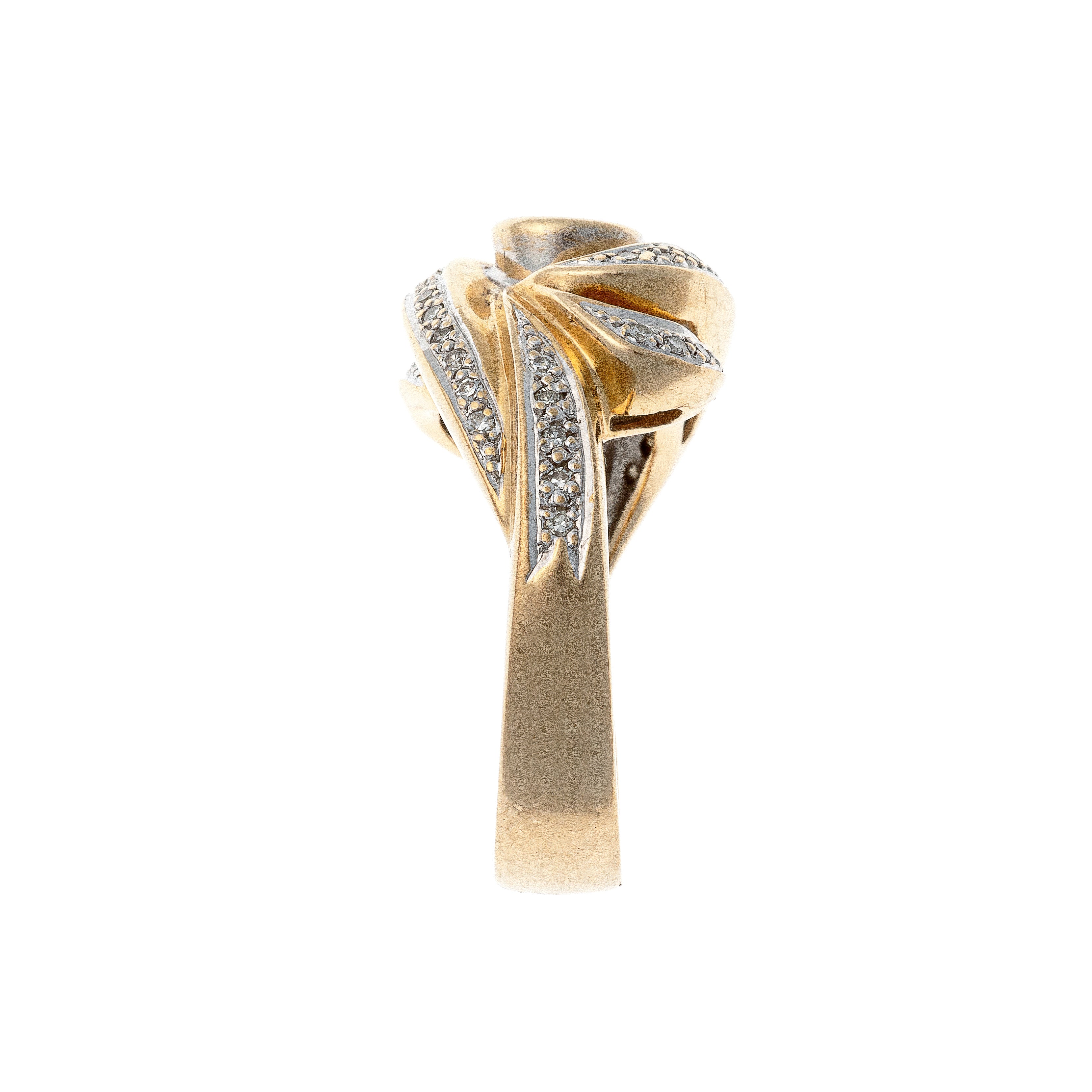 Side of the Contemporary vintage two-tone gold diamond swirl cocktail ring.