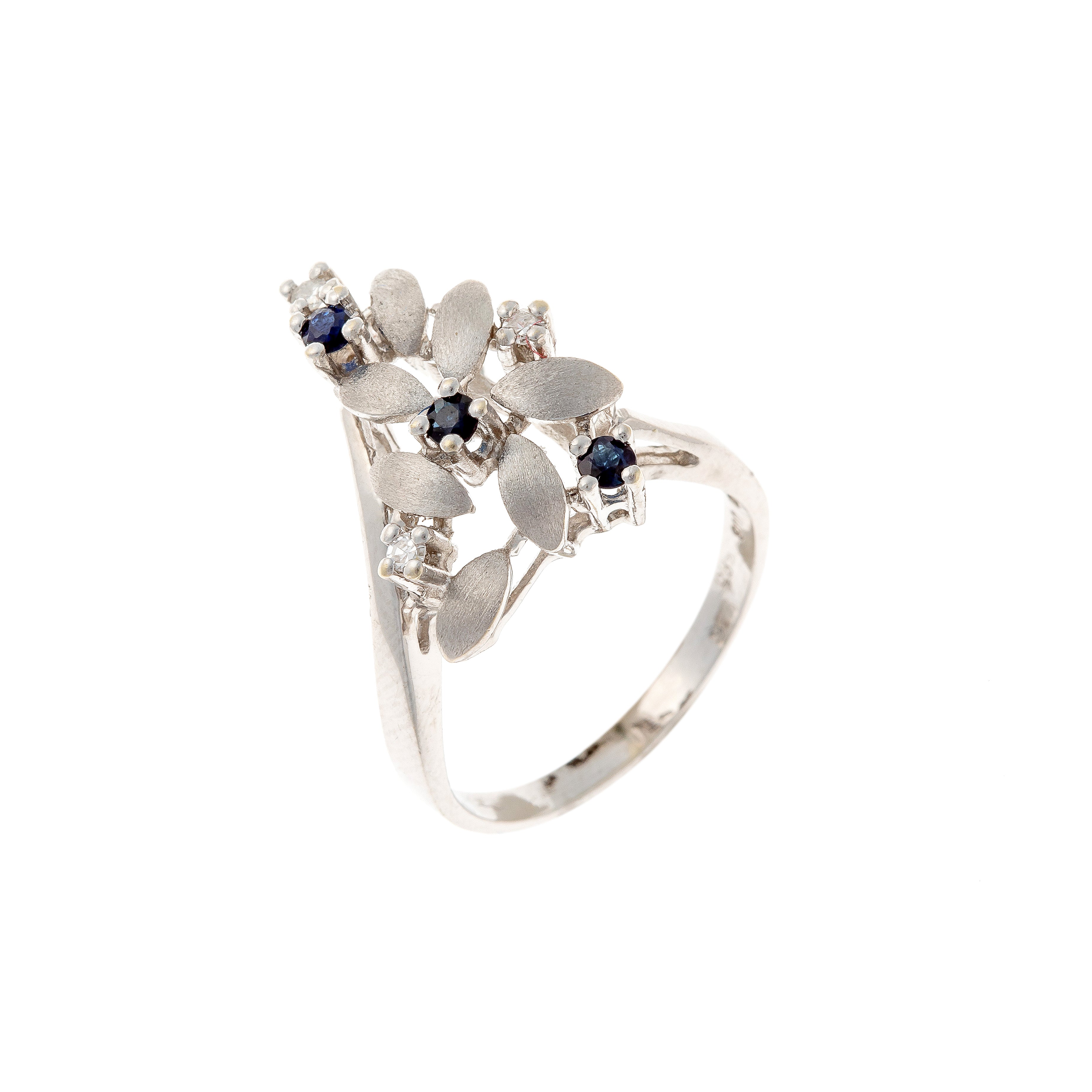 White gold floral vintage ring with sapphires and diamonds crafted in late mid-century.