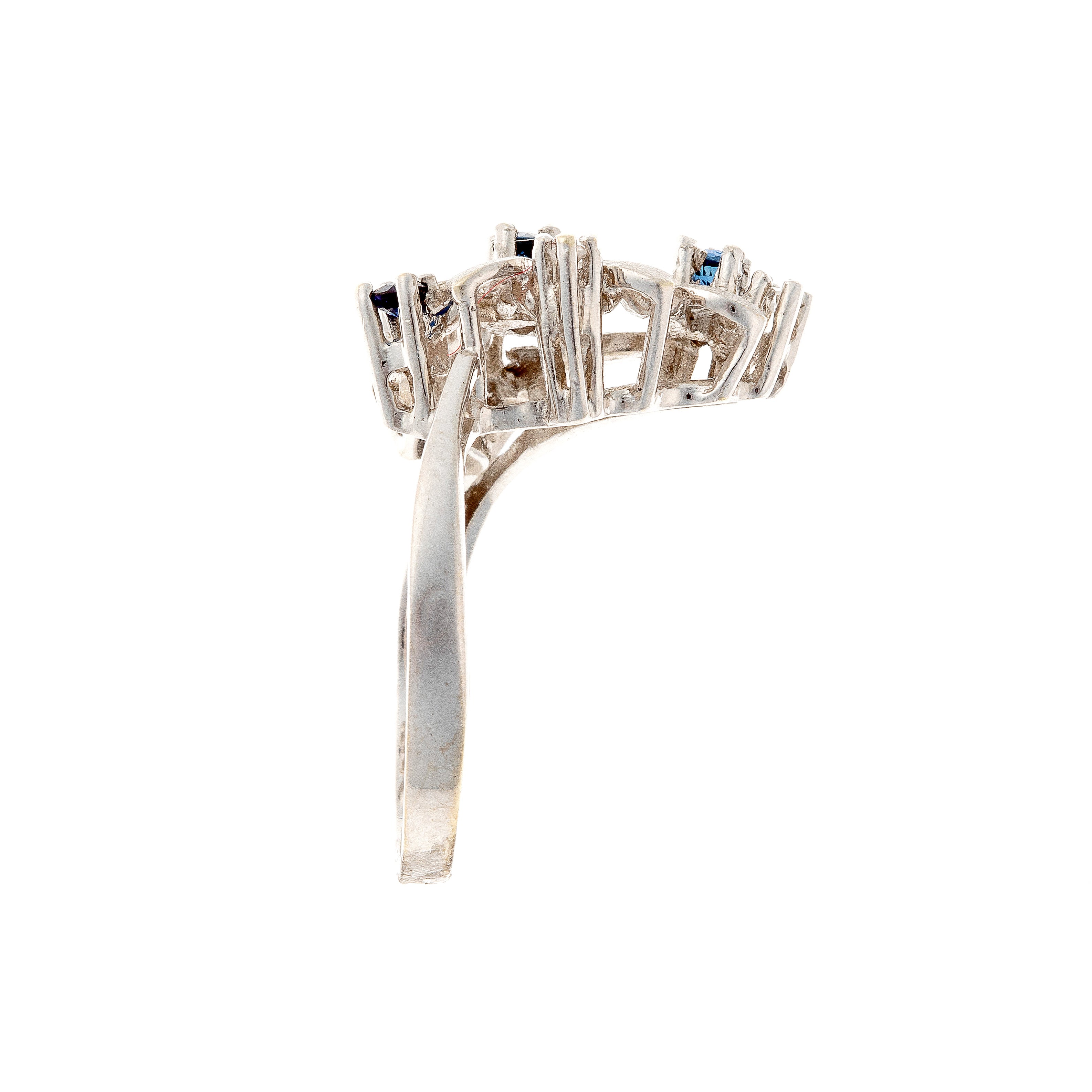 Side of the white gold floral vintage ring with sapphires and diamonds.
